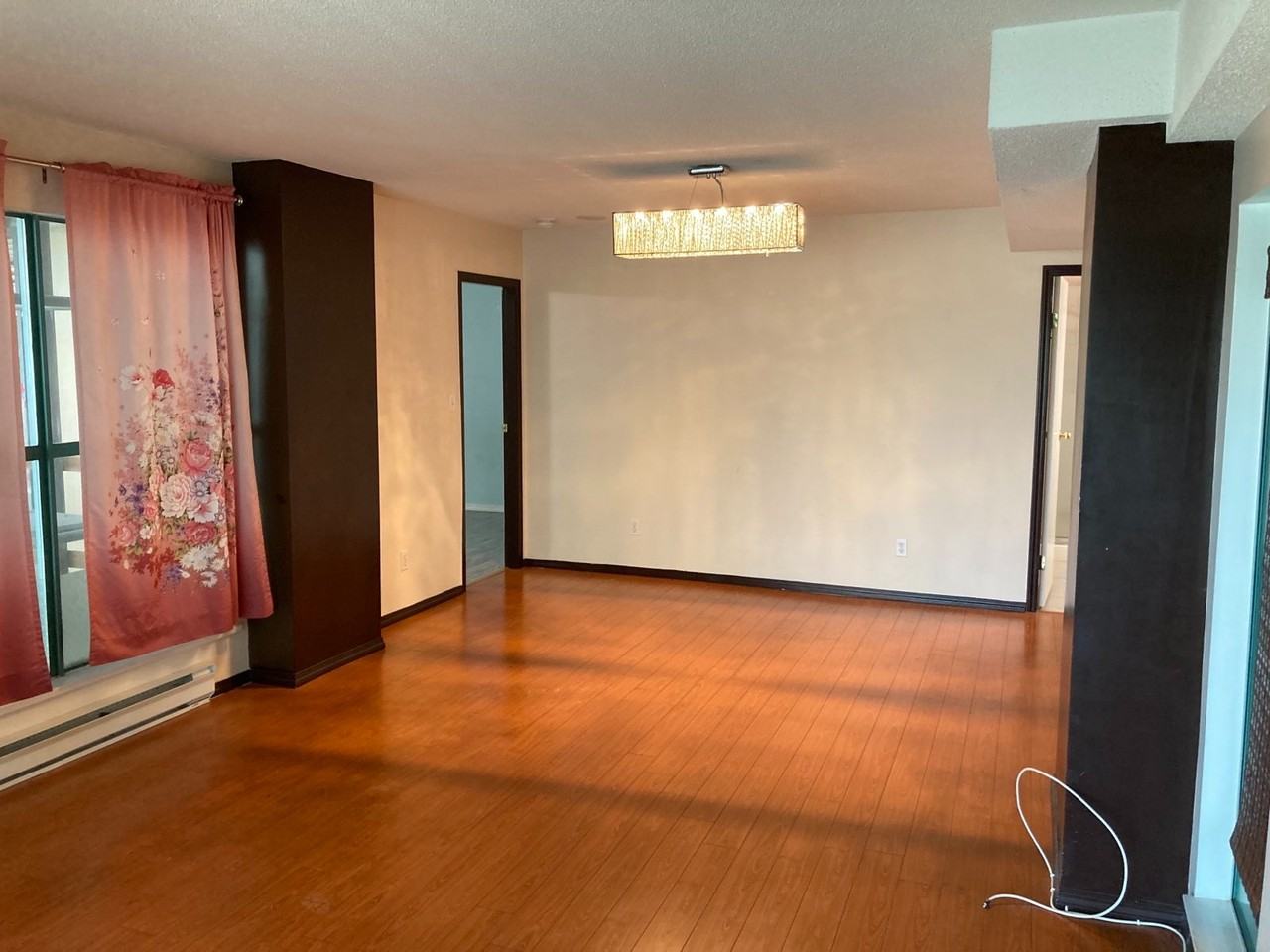 ID414 RENOVATION SPECIAL!!! 2 BED / 2 BATH CONDO AT RENFREW HEIGHTS