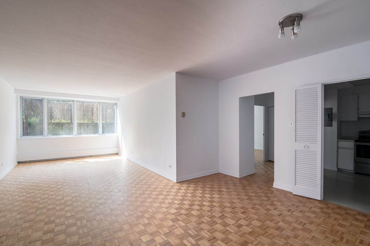 900 Rockland Avenue Apartments 900 Av Rockland, Montréal, QC H2V 3A2