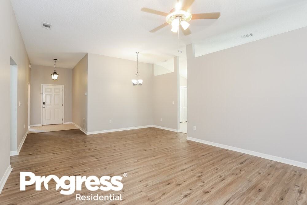 1919 Mcgirts Point Blvd - Photo 3 of 16