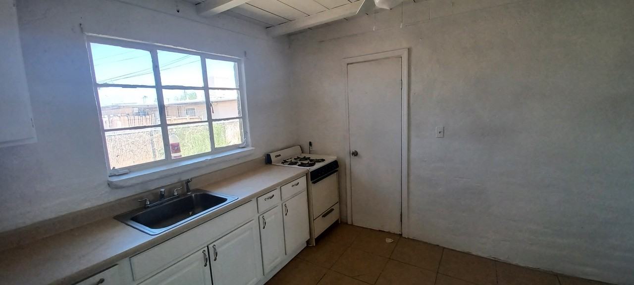 102 W Ohio St #2 - Photo 6 of 9