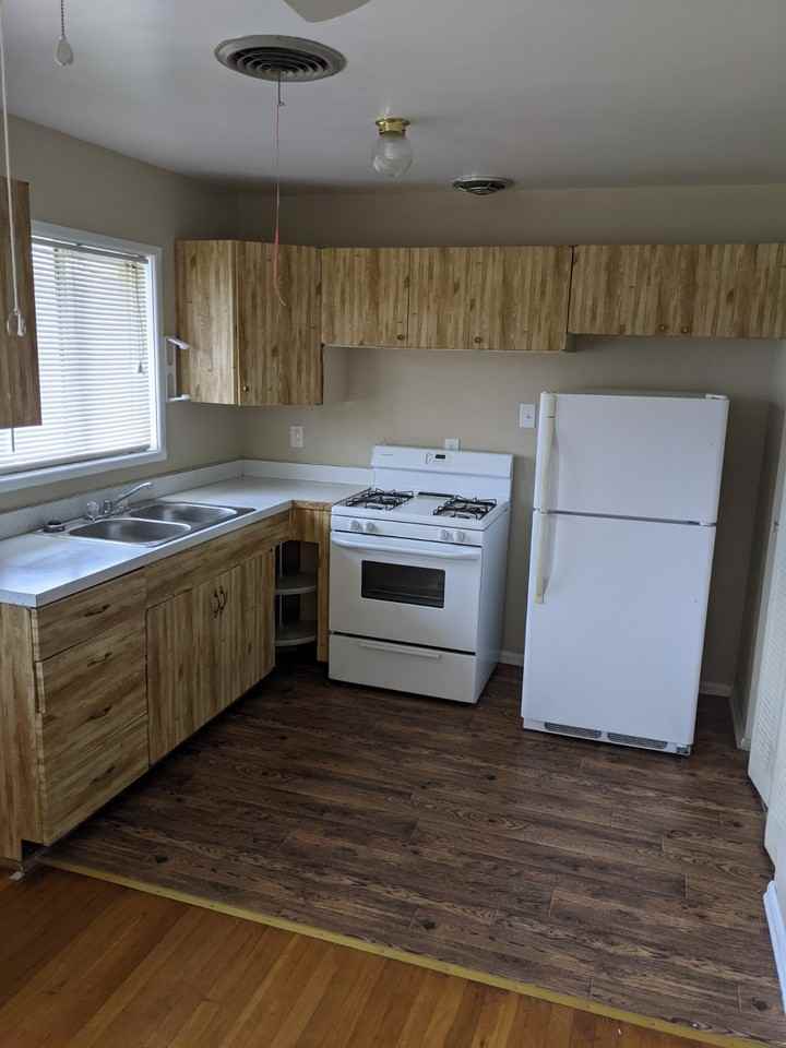 1409 Metropolitan Dr #1 - Photo 6 of 7