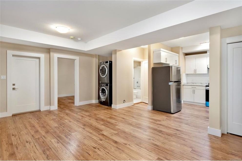 5781 Linyard Rd Lowr - Photo 3 of 9