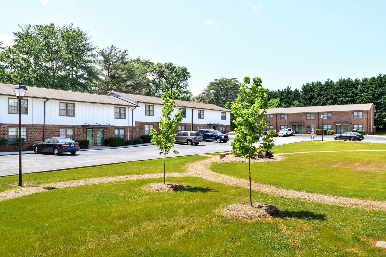 Fairmeadow Townhomes - Photo 2 of 27