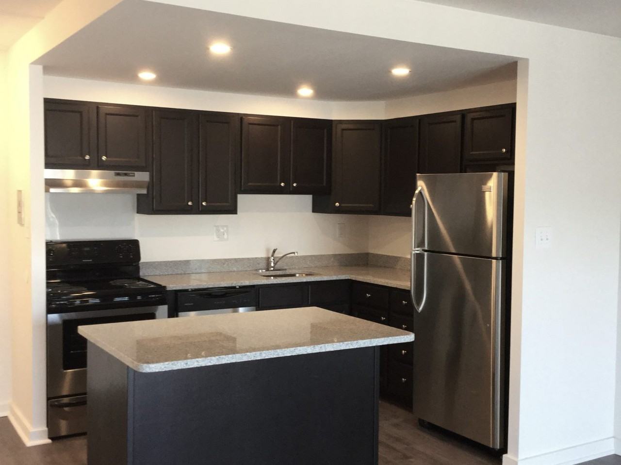 Essex House - Photo 4 of 50