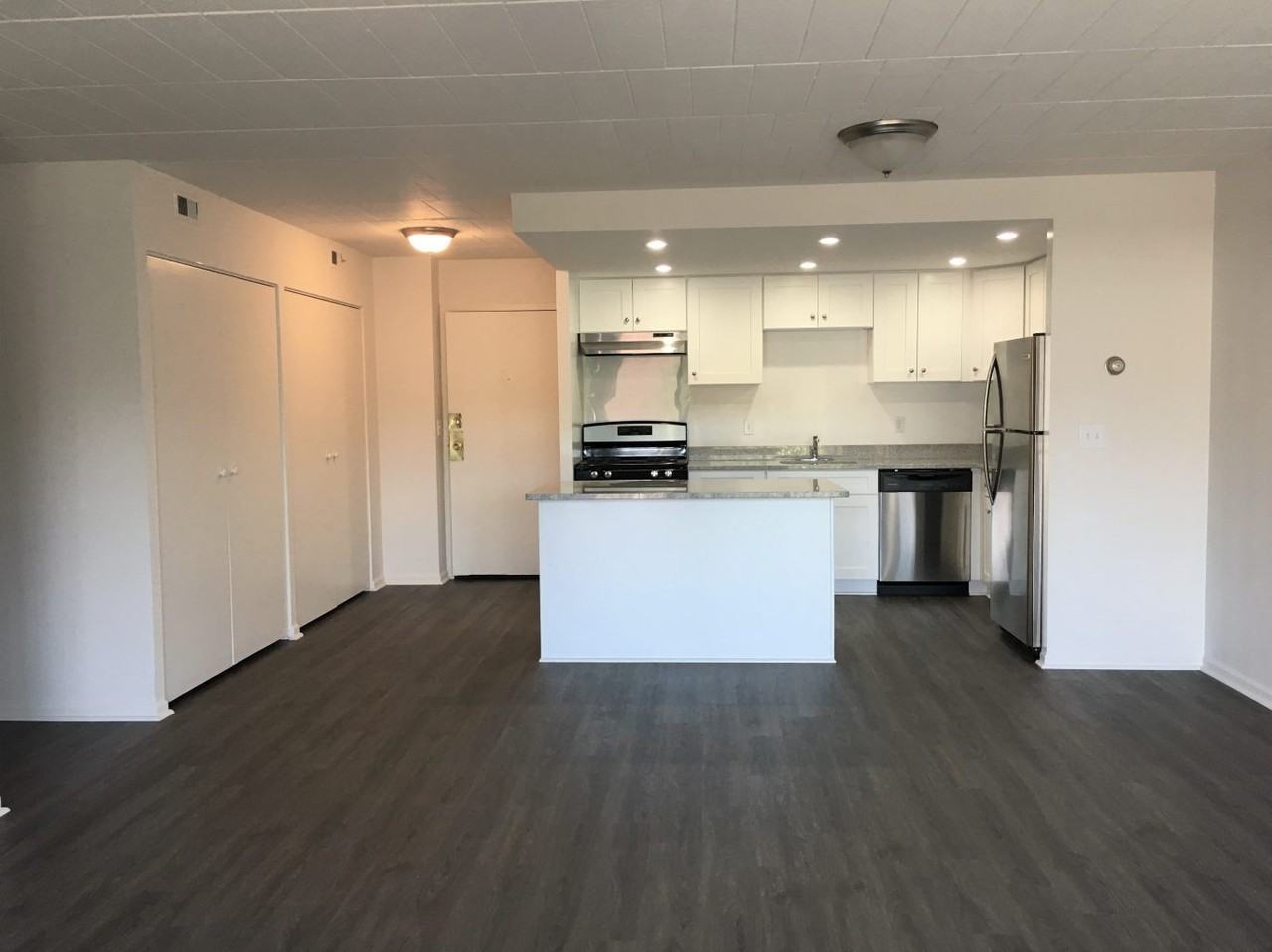 Claybourne - Photo 6 of 47