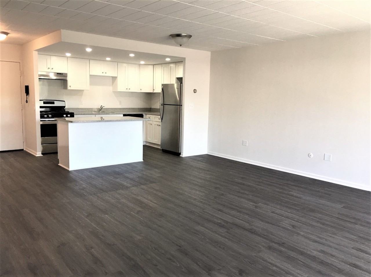 Claybourne - Photo 7 of 47