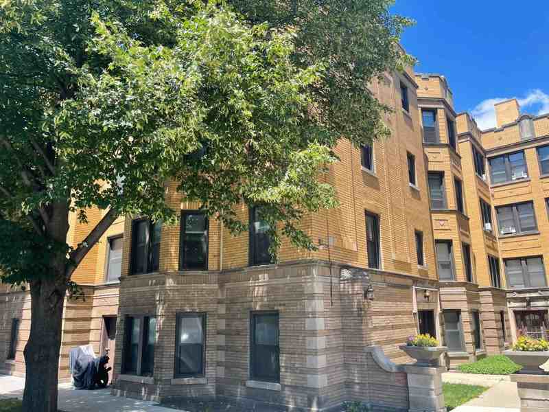 5958 W Fillmore St #18-24 - Photo 2 of 11