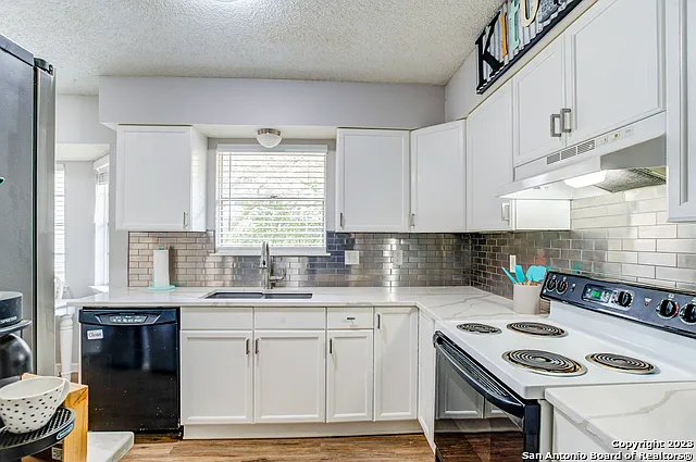 8911 Brightwater - Photo 3 of 24