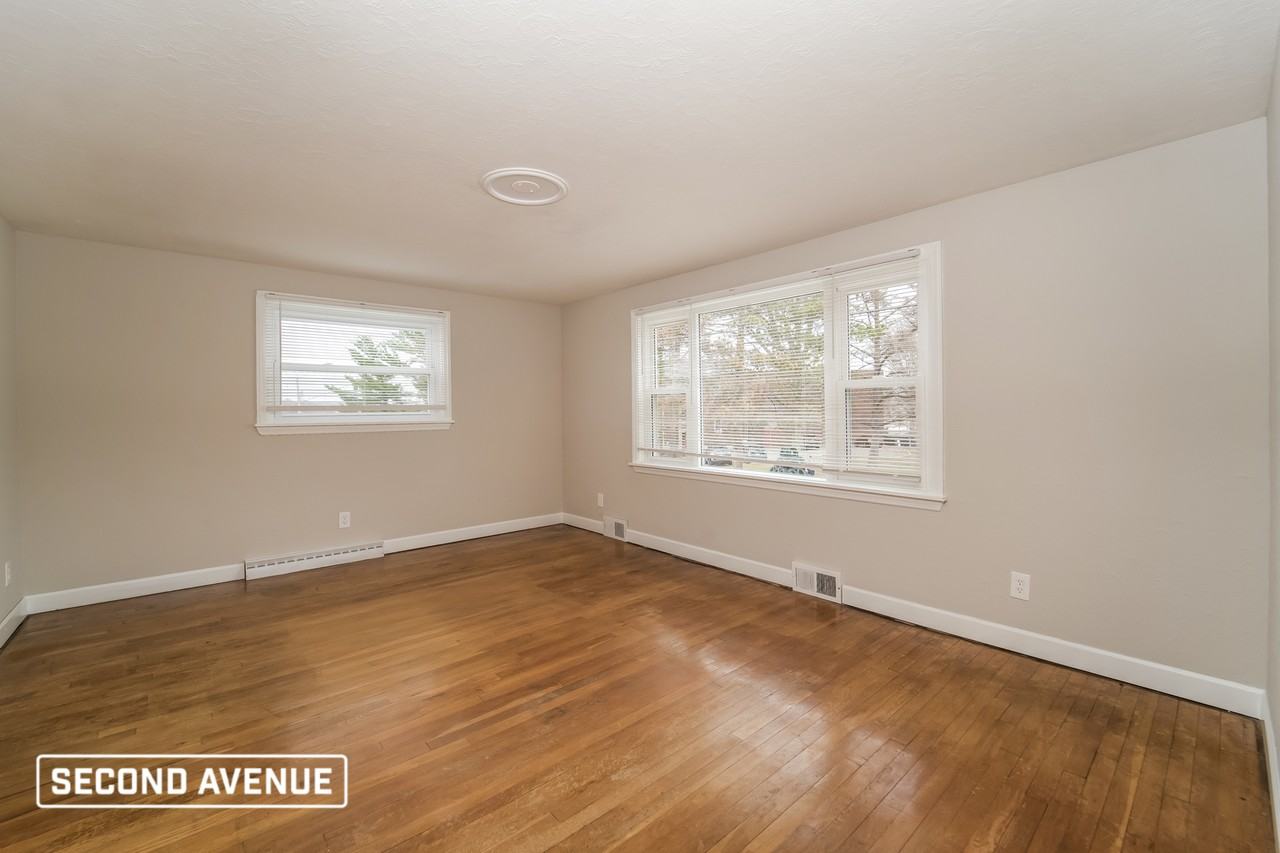 710 Sheridan Ave - Photo 5 of 13