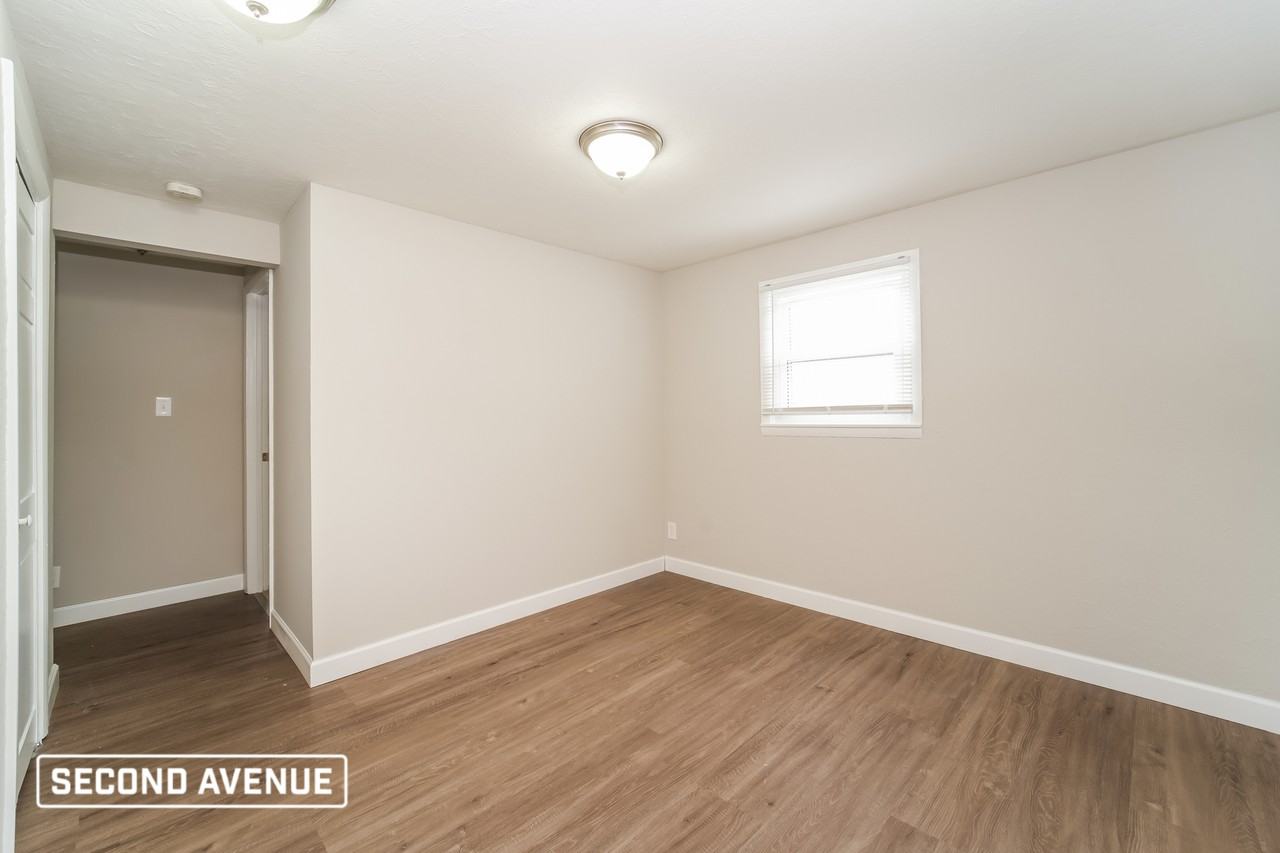 710 Sheridan Ave - Photo 7 of 13