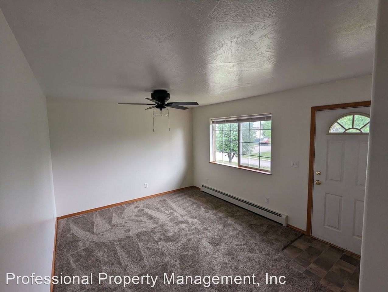 2401/2405 Leo Ave A-D - Photo 2 of 6