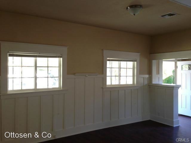 261 W 16th St - Photo 2 of 10