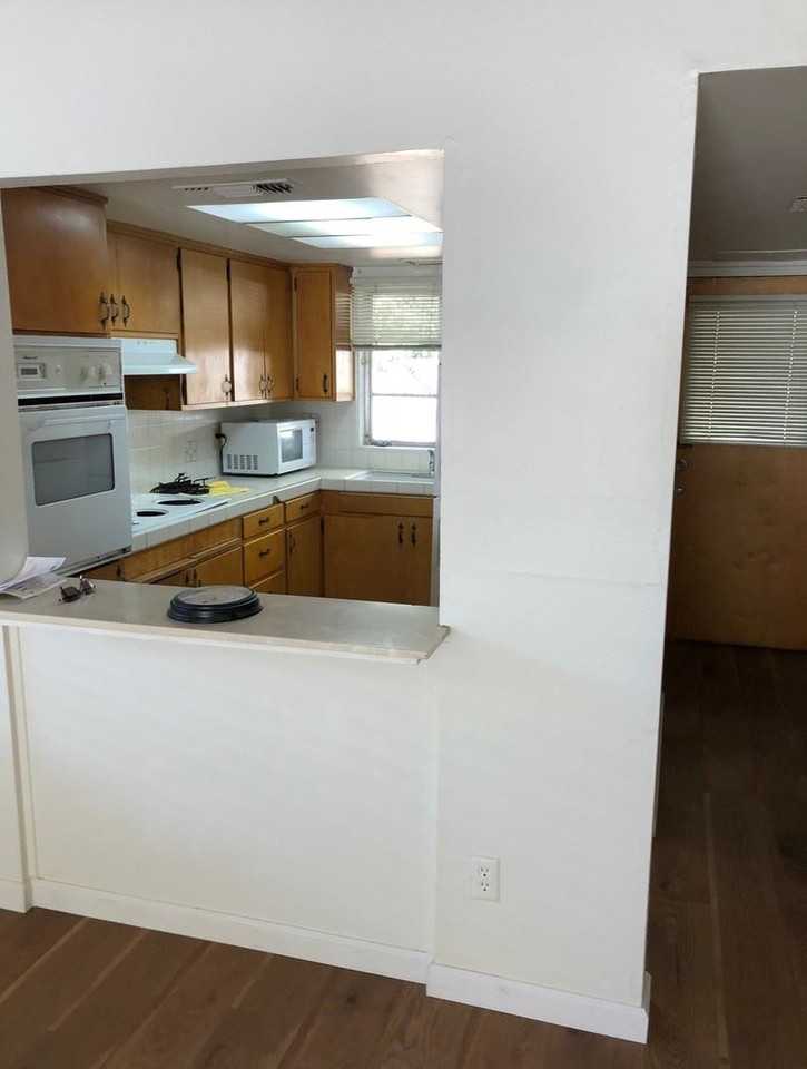 615 11th St - Photo 2 of 7