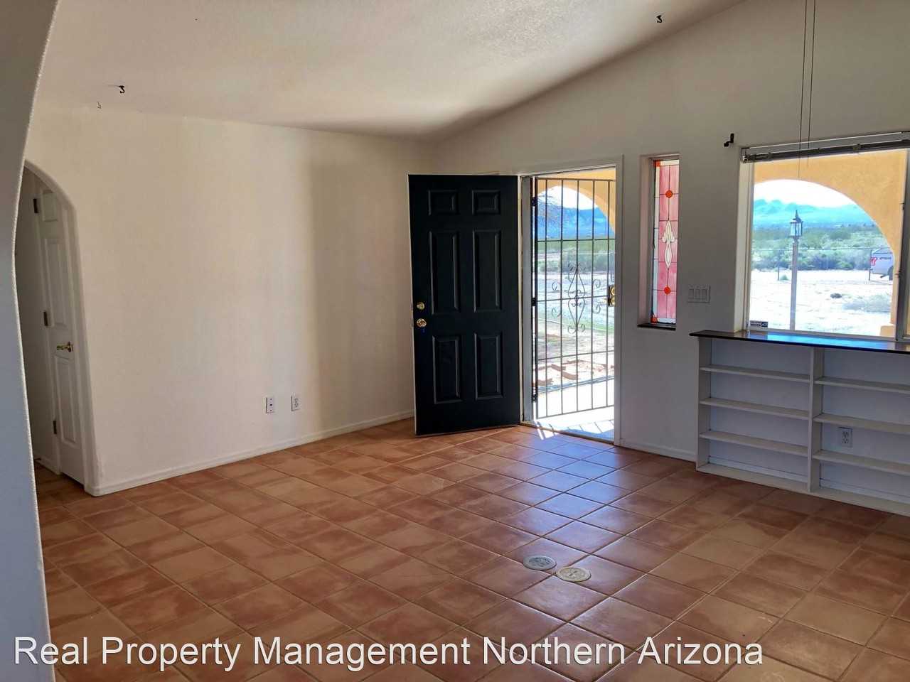 978 S San Pedro Rd - Photo 2 of 8