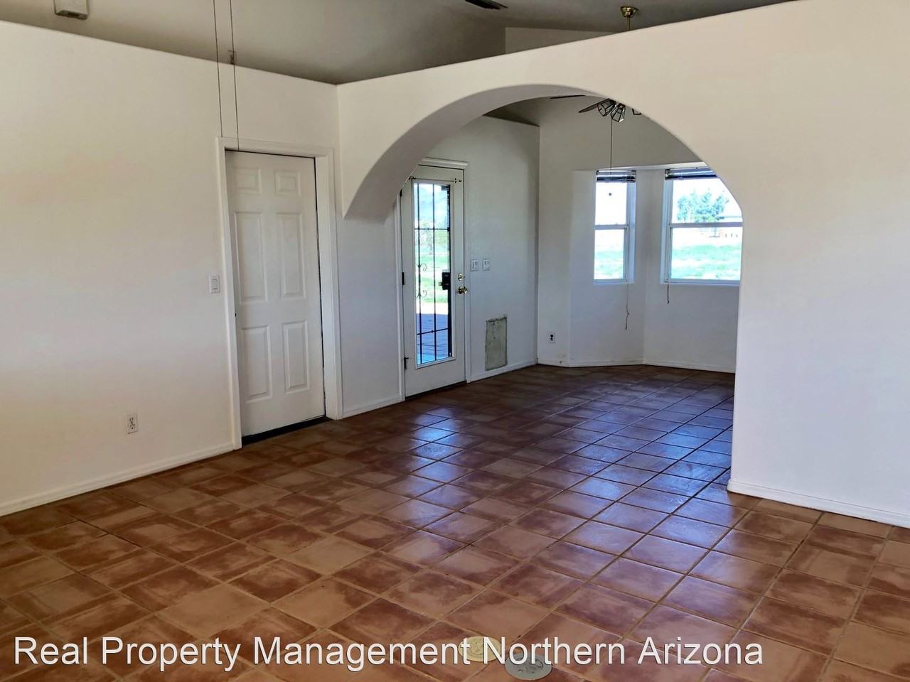 978 S San Pedro Rd - Photo 3 of 8