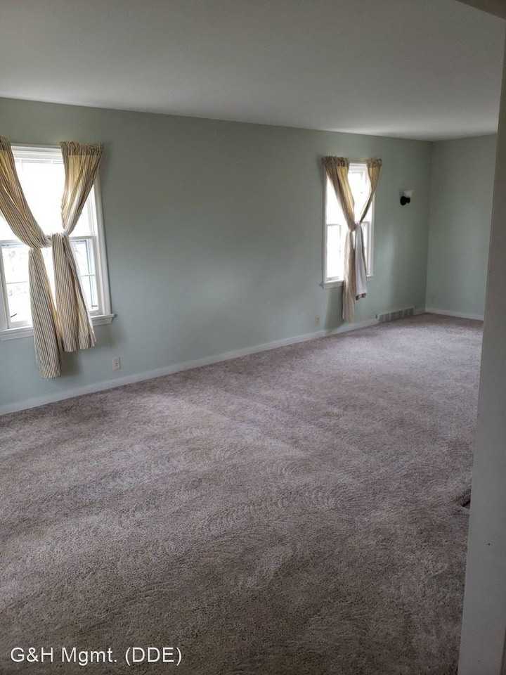 211 1st St Nw - Photo 2 of 5