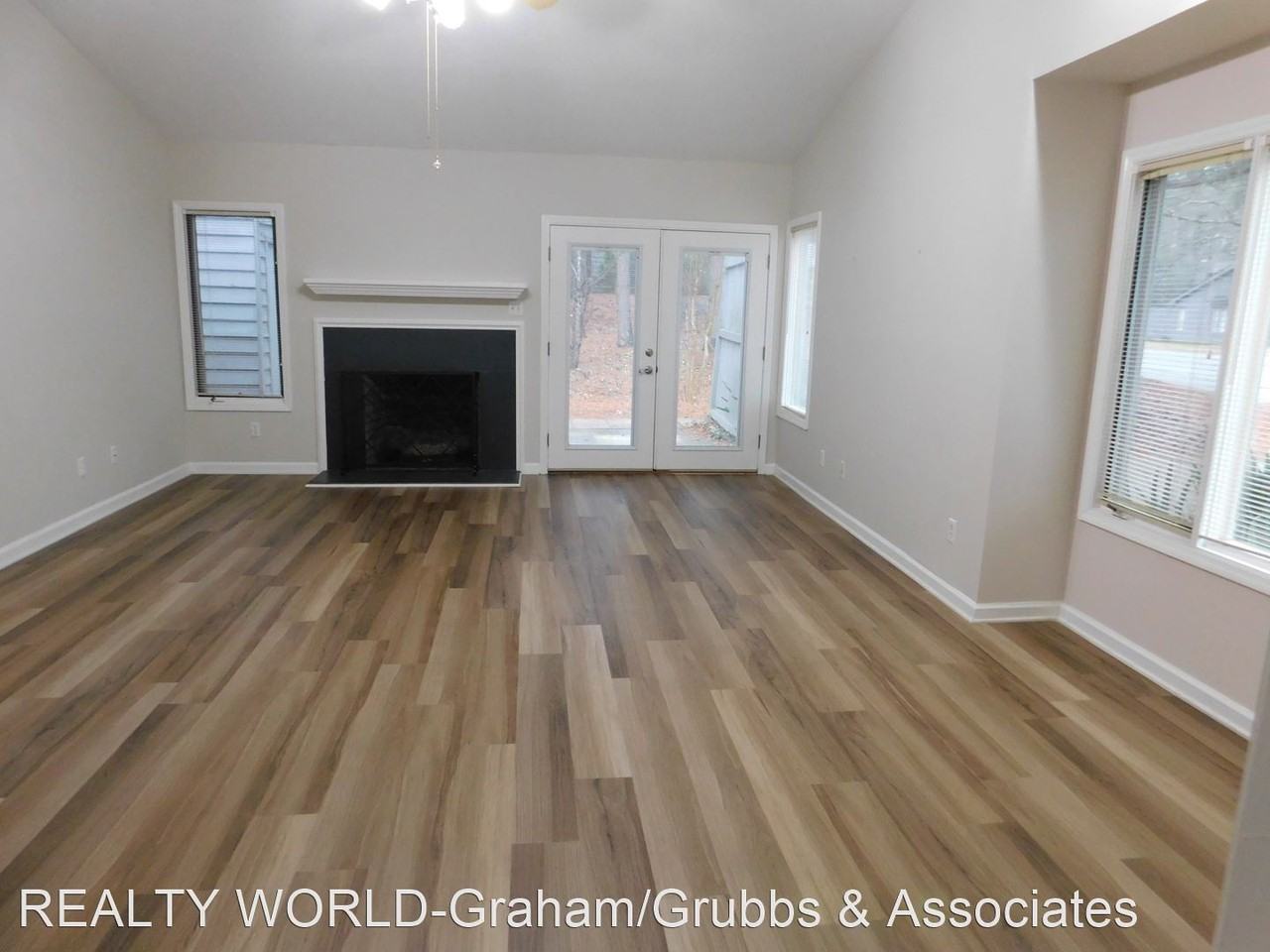 1801 Sherbrooke Cir - Photo 3 of 14