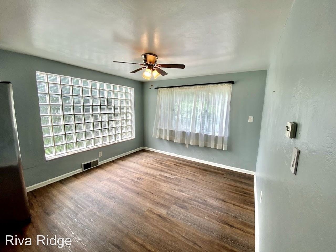 1045 Christopher St - Photo 3 of 17