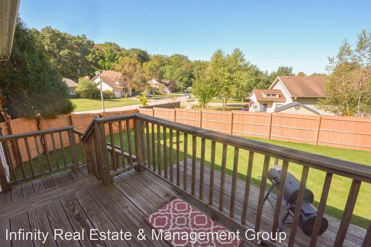 901 Glacier Ln Ne - Photo 2 of 15