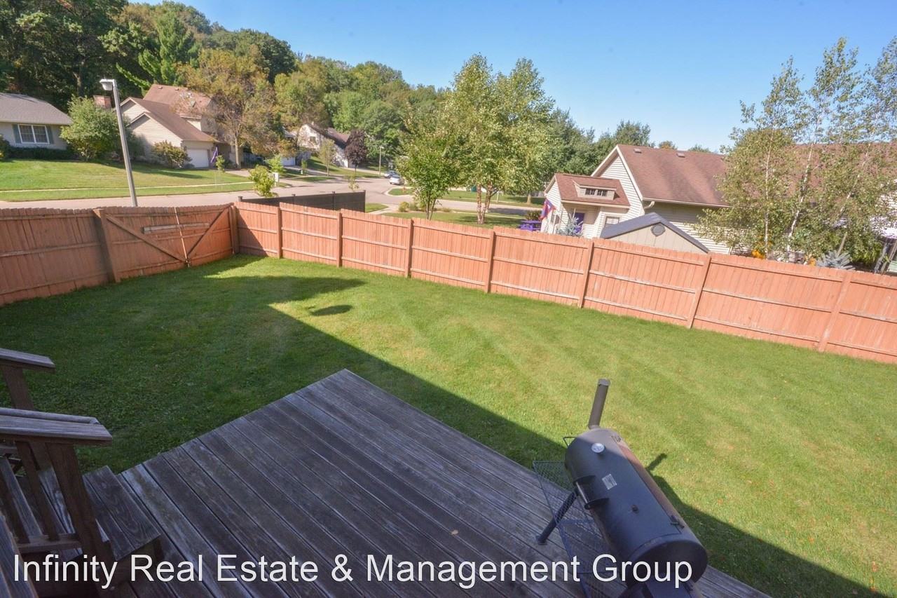 901 Glacier Ln Ne - Photo 3 of 15