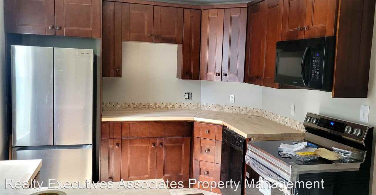 2518 Harvey St - Photo 2 of 13
