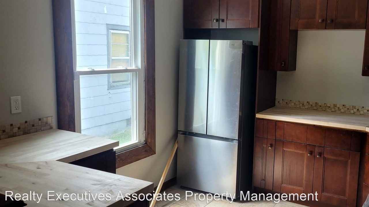 2518 Harvey St - Photo 3 of 13