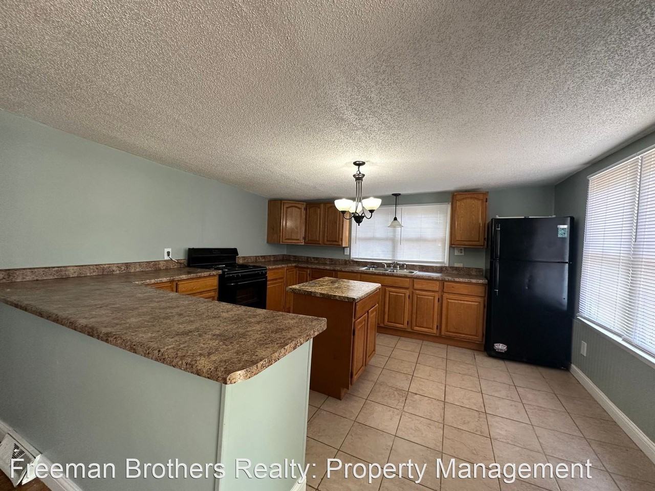 107 Spring St - Photo 3 of 9