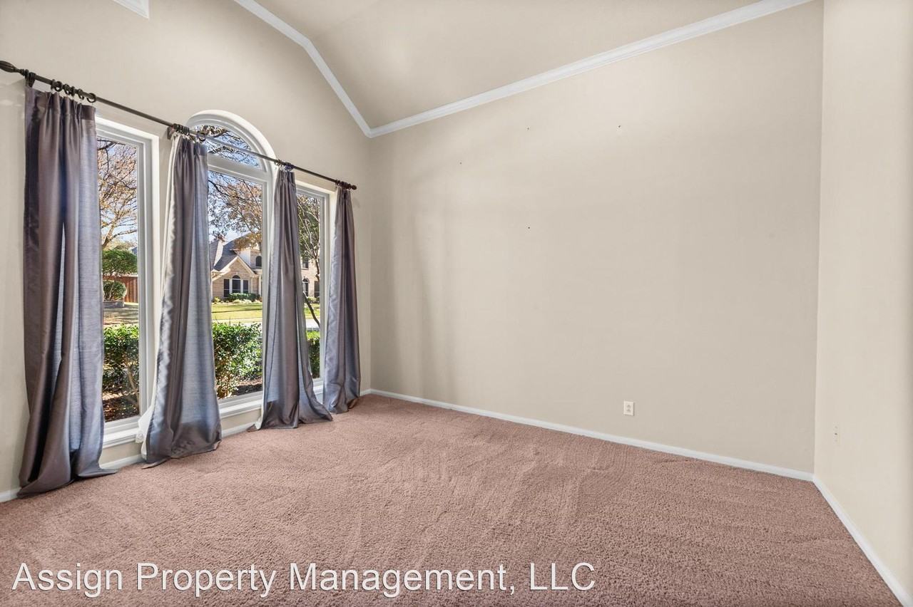 1518 Lakeview Dr - Photo 3 of 26