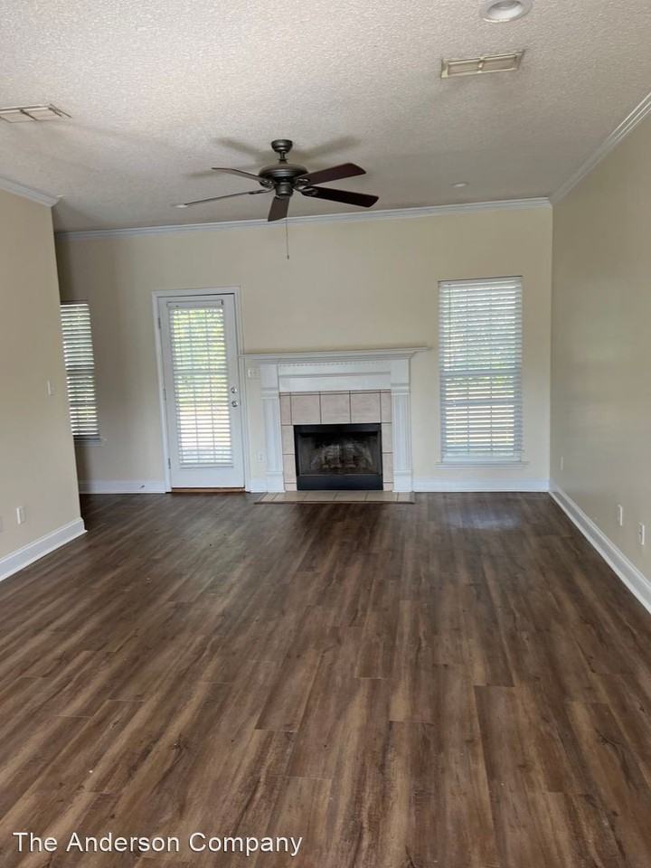 197 Hedgerow Dr - Photo 3 of 10