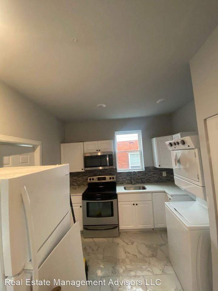 721 S 56th Street - Photo 3 of 10