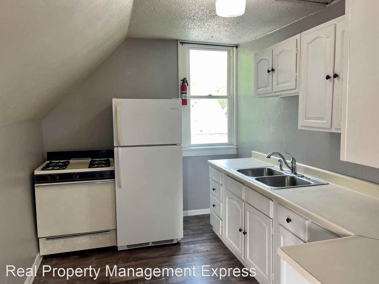 425-427 S Prairie Ave - Photo 3 of 8