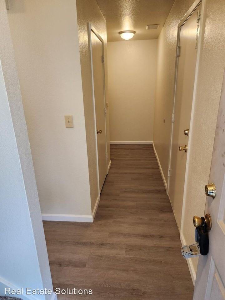 2339 Ferry St - Photo 2 of 14