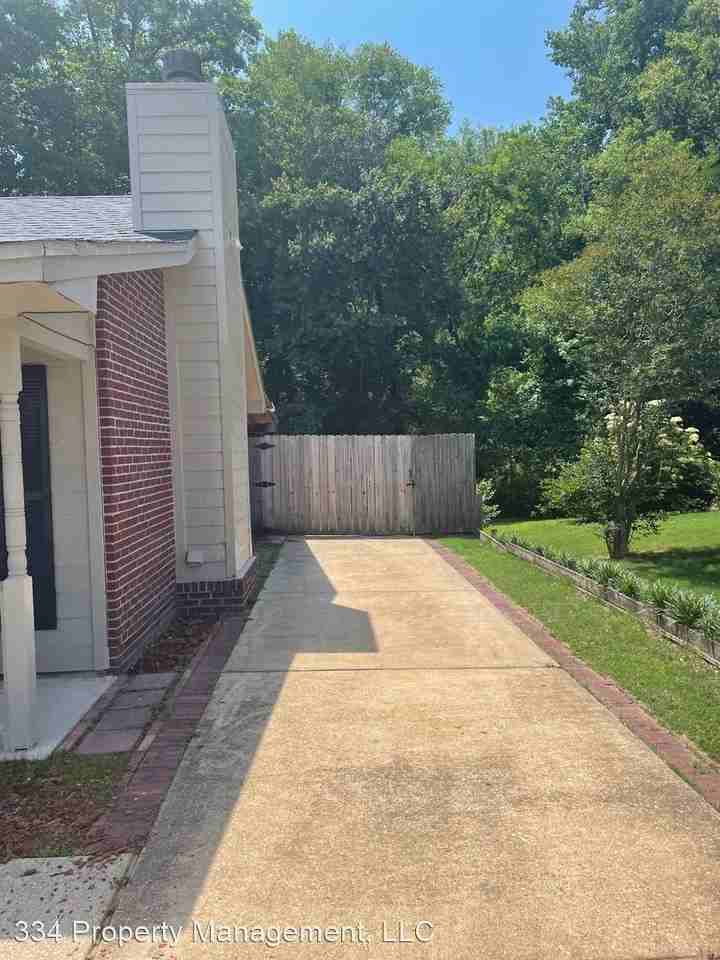 1331 Summerfield Pl - Photo 2 of 15