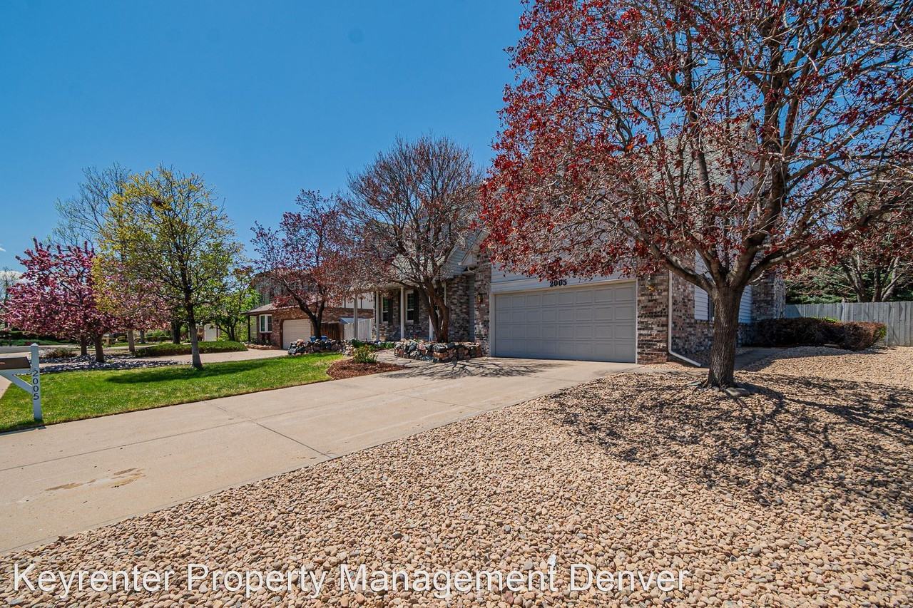 2005 S Kenton Ct - Photo 2 of 50