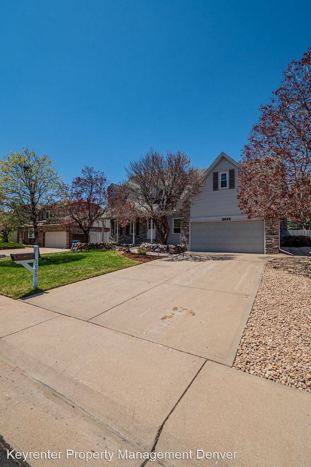 2005 S Kenton Ct - Photo 3 of 50