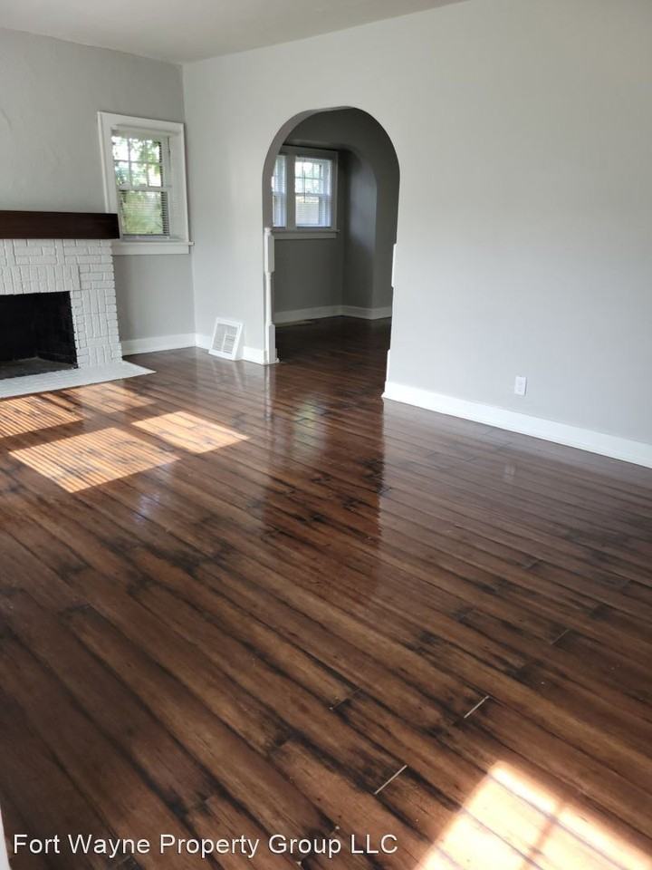 4415 S Harrison St - Photo 2 of 11