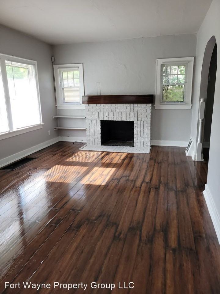 4415 S Harrison St - Photo 3 of 11