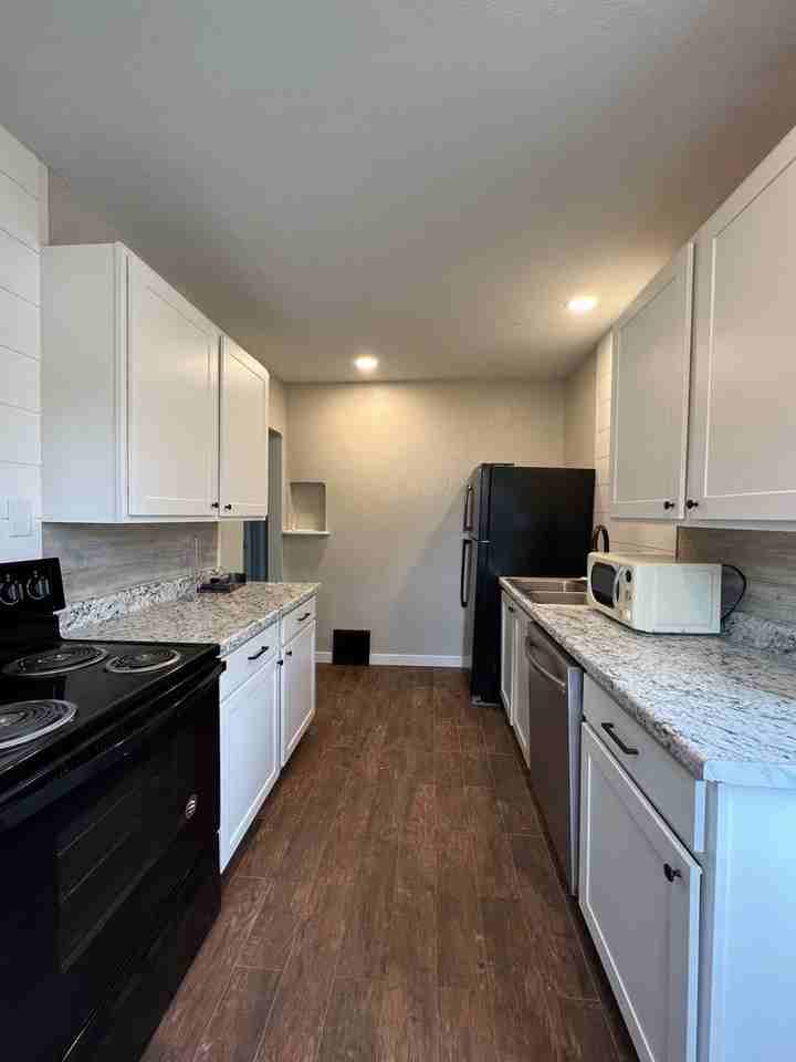 1664 9th Ave N - Photo 3 of 10