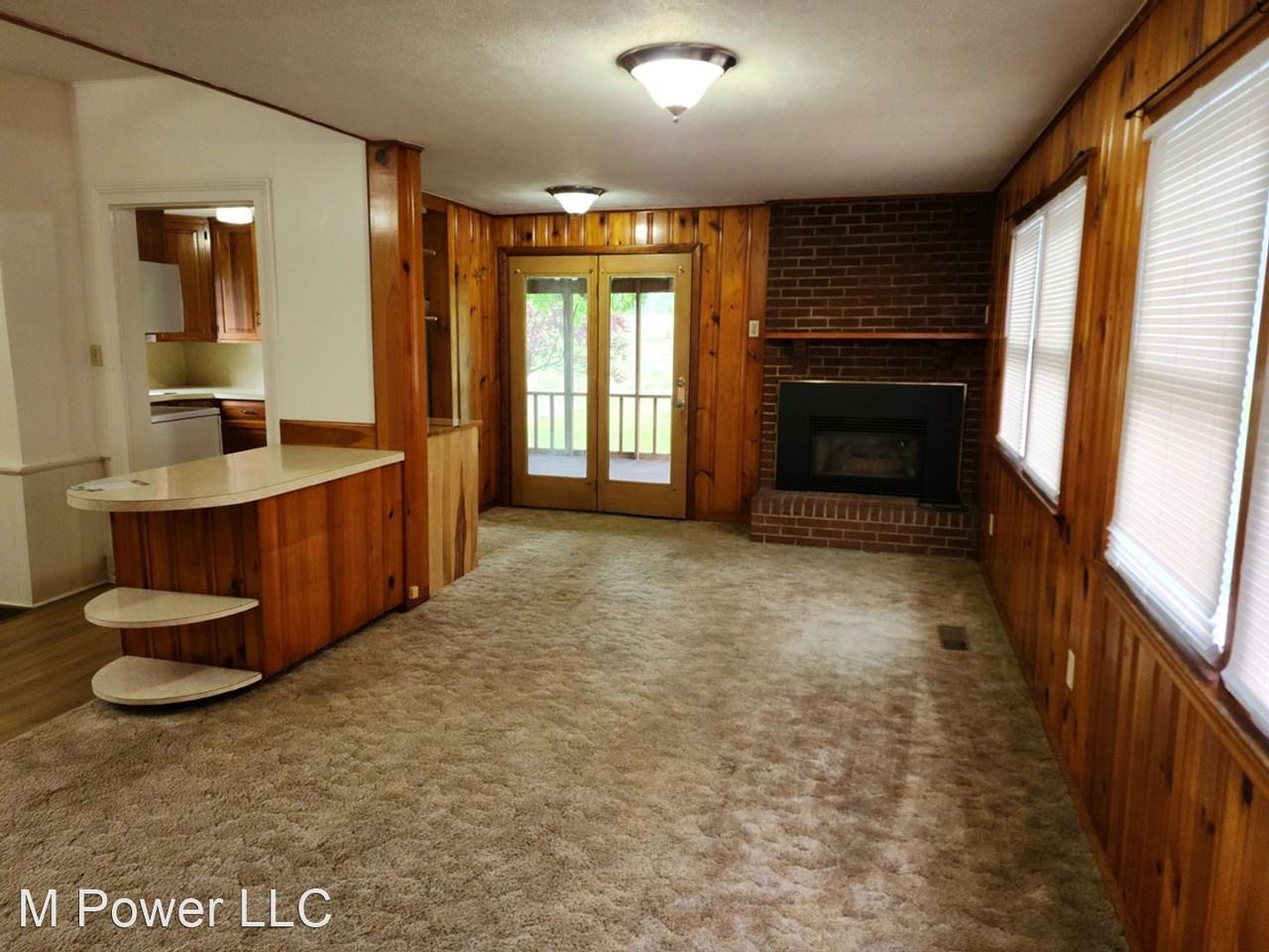 390 College St - Photo 2 of 22