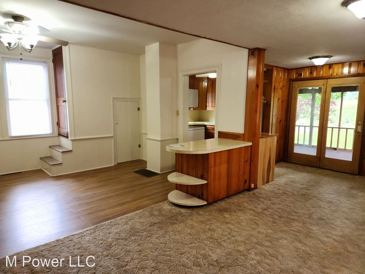 390 College St - Photo 3 of 22