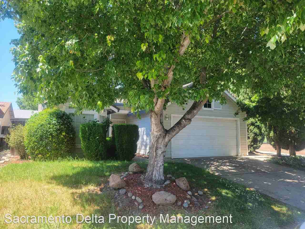 1761 Bannon Creek Dr - Photo 2 of 20