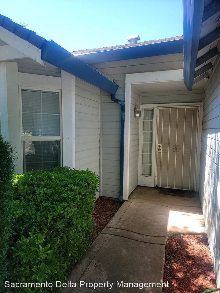 1761 Bannon Creek Dr - Photo 3 of 20