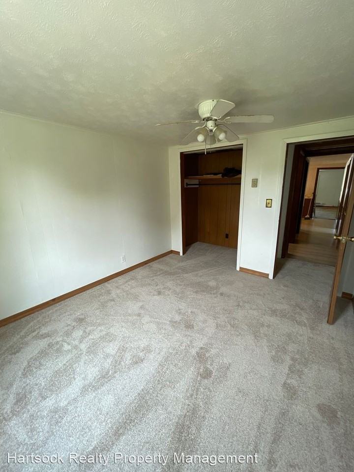 203 S Wagner Ave - Photo 2 of 10