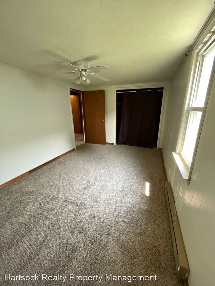 203 S Wagner Ave - Photo 3 of 10