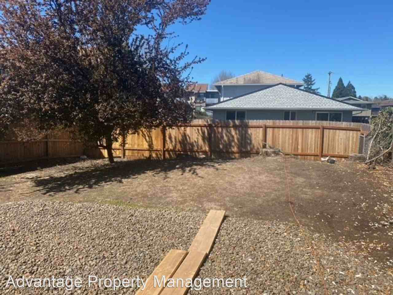 1831 Nw Grant Cir - Photo 2 of 17