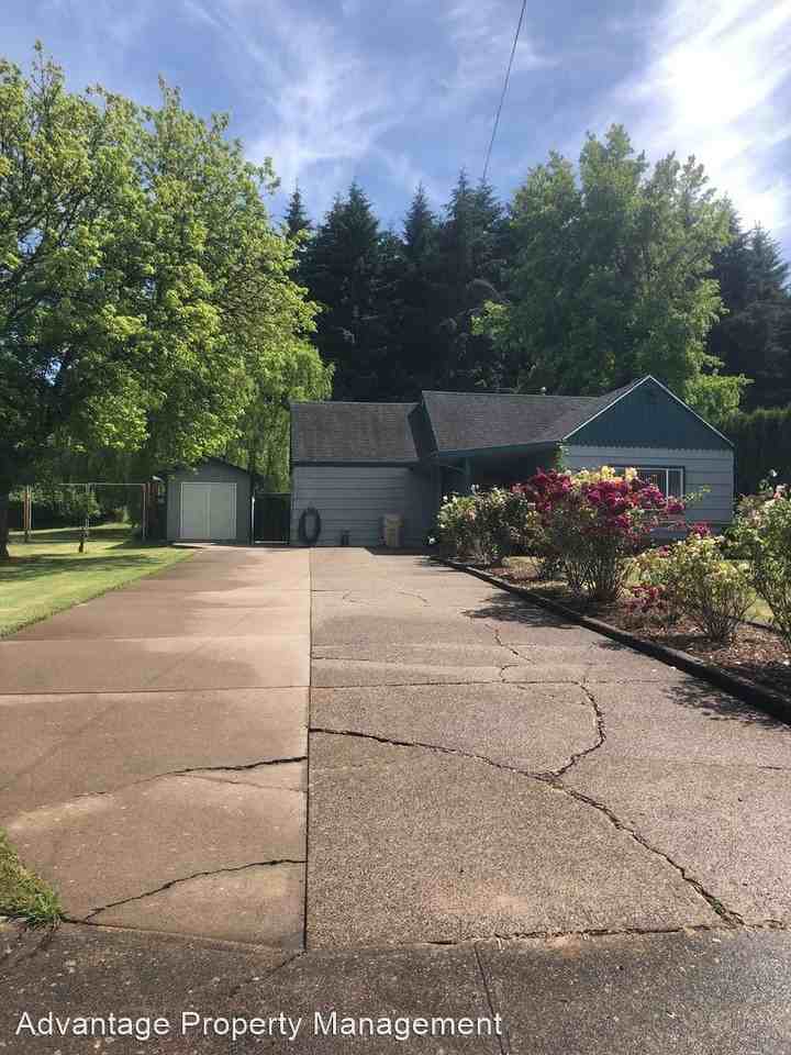 2896 Sw Morris Ave - Photo 3 of 10