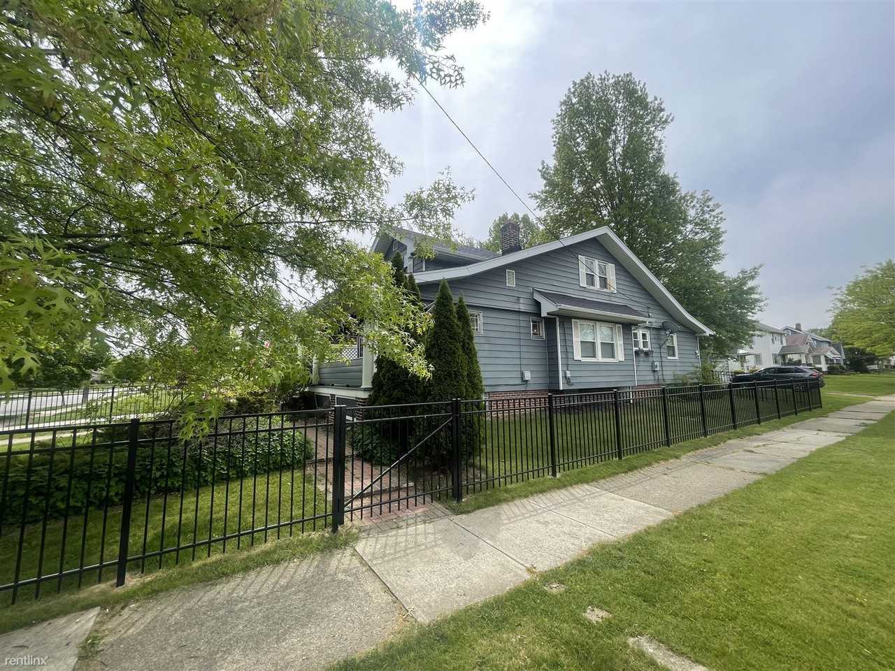 16207 Chatfield Ave - Photo 2 of 33