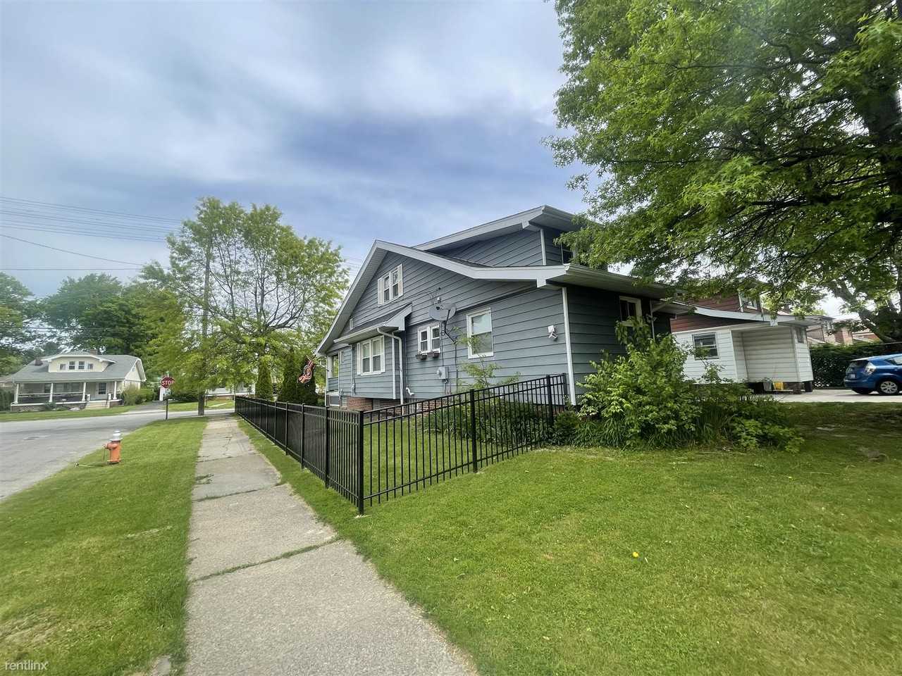 16207 Chatfield Ave - Photo 3 of 33