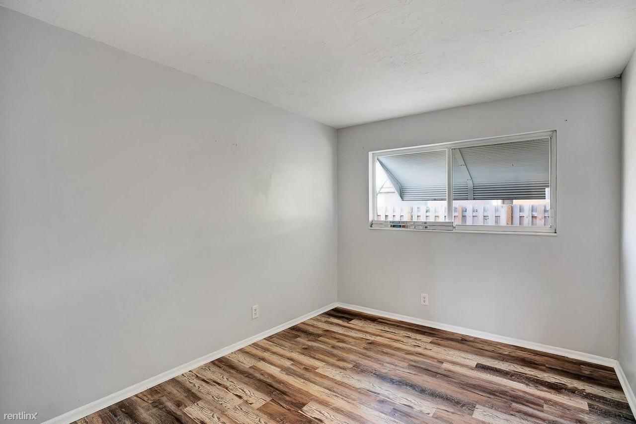 317 Sw 12th Ave - Photo 3 of 10