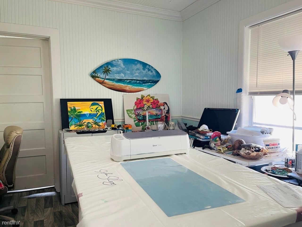 1099 7th St - Photo 3 of 9